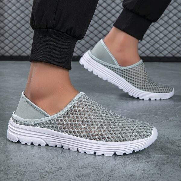 Men’s Lightweight Breathable Mesh Slip-On Sneakers – Quick-Dry Casual Shoes
